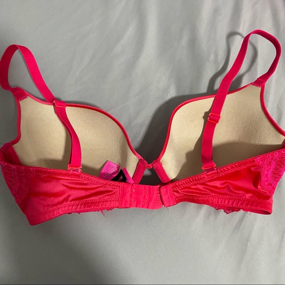 Bras - Picture 7 of 9